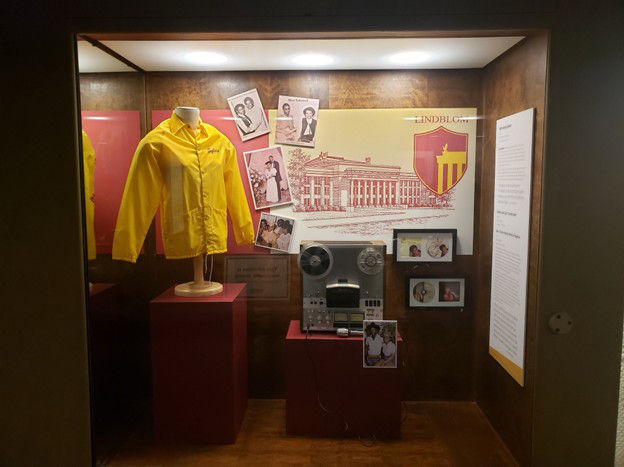 Collection case at Illinois State Museum containing personal property of Sylvia Fedrick.